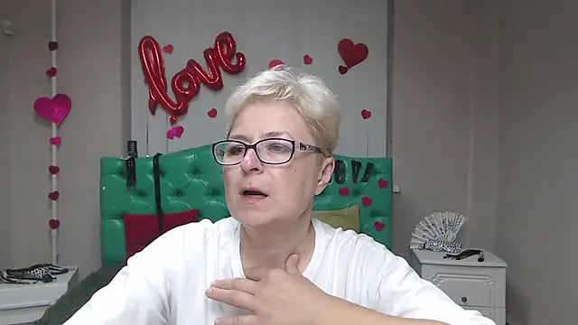 Snapshot of EmiliaGree chatting on 09-15-25, 05:02 EmiliaGree online show from 09-15-25, 05:02