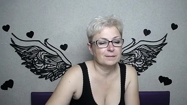 Snapshot of EmiliaGree chatting on 09-16-25, 05:14 EmiliaGree online show from 09-16-25, 05:14