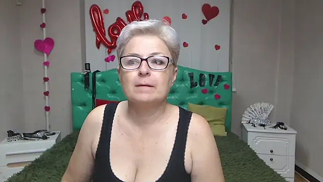 Snapshot of EmiliaGree chatting on 09-17-25, 05:14 EmiliaGree online show from 09-17-25, 05:14