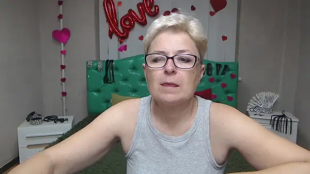 Snapshot of EmiliaGree chatting on 09-26-25, 05:06 EmiliaGree online show from 09-26-25, 05:06