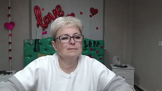 Snapshot of EmiliaGree chatting on 10-03-25, 05:10 EmiliaGree online show from 10-03-25, 05:10