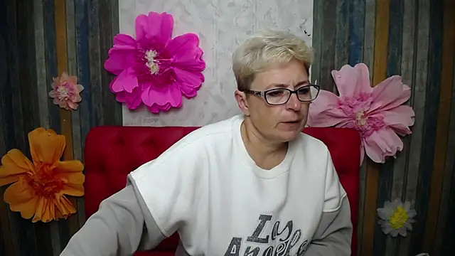 Snapshot of EmiliaGree chatting on 10-04-25, 05:33 EmiliaGree online show from 10-04-25, 05:33