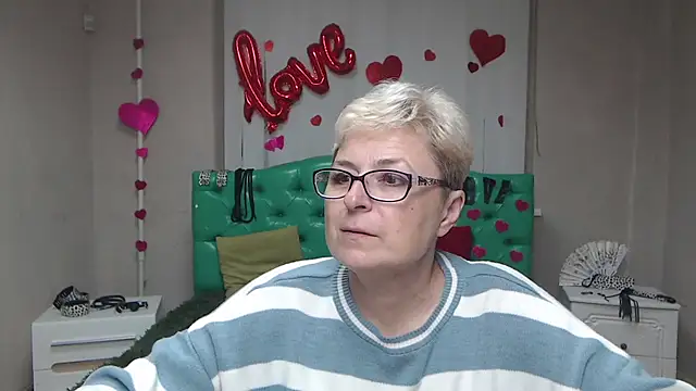 Snapshot of EmiliaGree chatting on 10-07-25, 05:10 EmiliaGree online show from 10-07-25, 05:10