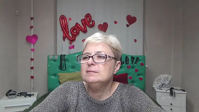 Snapshot of EmiliaGree chatting on 10-08-25, 05:10 EmiliaGree online show from 10-08-25, 05:10