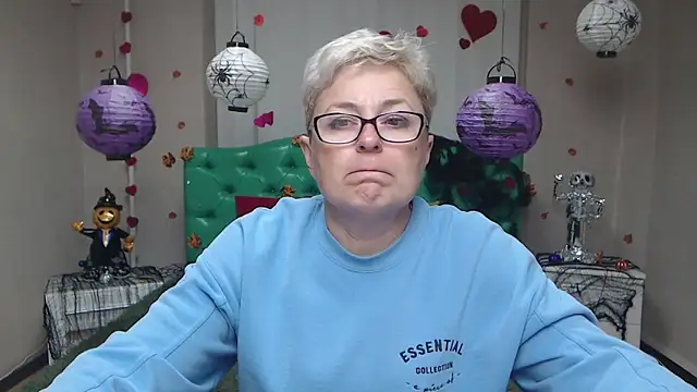 Snapshot of EmiliaGree chatting on 10-24-25, 05:04 EmiliaGree online show from 10-24-25, 05:04