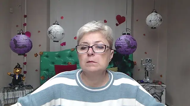 Snapshot of EmiliaGree chatting on 10-26-25, 06:19 EmiliaGree online show from 10-26-25, 06:19