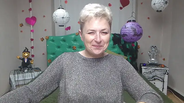 Snapshot of EmiliaGree chatting on 11-10-25, 06:07 EmiliaGree online show from 11-10-25, 06:07