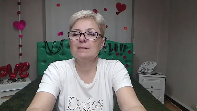 Snapshot of EmiliaGree chatting on 11-19-25, 06:19 EmiliaGree online show from 11-19-25, 06:19