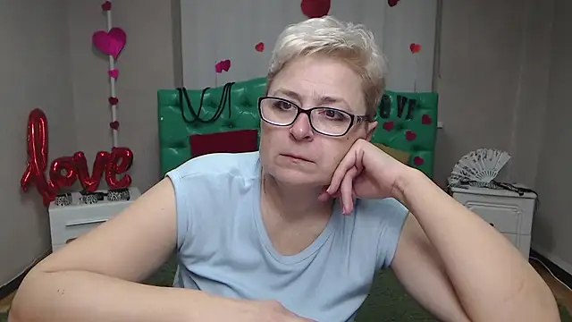 Snapshot of EmiliaGree chatting on 11-25-25, 06:08 EmiliaGree online show from 11-25-25, 06:08