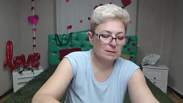 Snapshot of EmiliaGree chatting on 11-26-25, 06:09 EmiliaGree online show from 11-26-25, 06:09