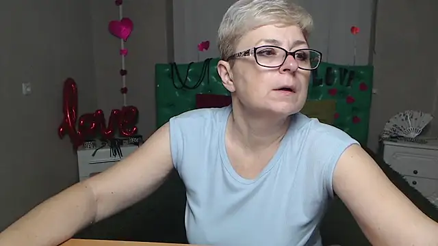 Snapshot of EmiliaGree chatting on 11-27-25, 06:10 EmiliaGree online show from 11-27-25, 06:10