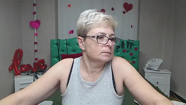 Snapshot of EmiliaGree chatting on 12-13-25, 07:53 EmiliaGree online show from 12-13-25, 07:53