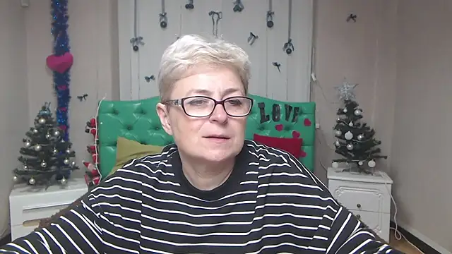 Snapshot of EmiliaGree chatting on 01-05-26, 06:11 EmiliaGree online show from 01-05-26, 06:11