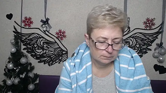 Snapshot of EmiliaGree chatting on 01-07-26, 06:21 EmiliaGree online show from 01-07-26, 06:21