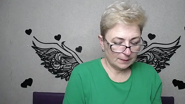 EmiliaGree online show from 04-10-26, 05:06