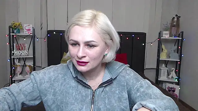 Snapshot of OliviaHorst chatting on 01-22-25, 12:06 OliviaHorst online show from 01-22-25, 12:06