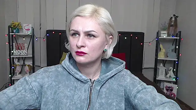 Snapshot of OliviaHorst chatting on 01-22-25, 03:07 OliviaHorst online show from 01-22-25, 03:07