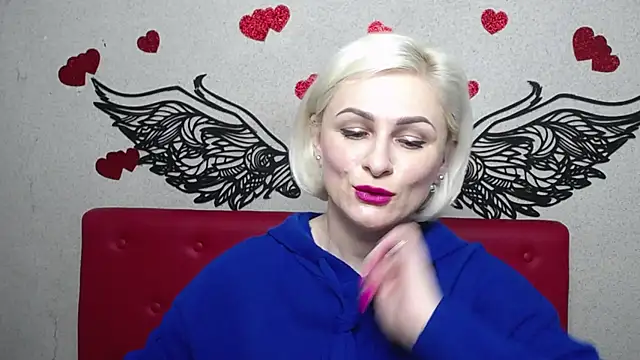 Snapshot of OliviaHorst chatting on 03-08-25, 09:28 OliviaHorst online show from 03-08-25, 09:28