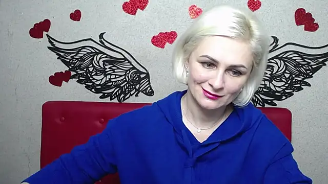 Snapshot of OliviaHorst chatting on 03-08-25, 12:41 OliviaHorst online show from 03-08-25, 12:41