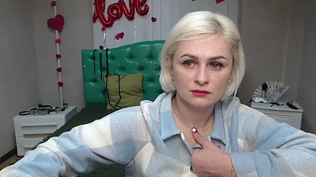 Snapshot of OliviaHorst chatting on 03-12-25, 12:26 OliviaHorst online show from 03-12-25, 12:26