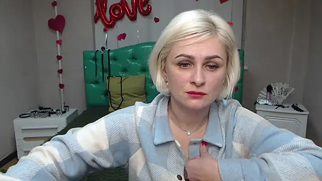 Snapshot of OliviaHorst chatting on 03-12-25, 03:29 OliviaHorst online show from 03-12-25, 03:29