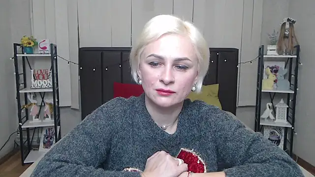 Snapshot of OliviaHorst chatting on 10-14-25, 05:30 OliviaHorst online show from 10-14-25, 05:30