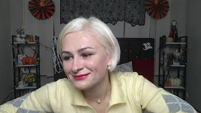 Snapshot of OliviaHorst chatting on 10-23-25, 05:29 OliviaHorst online show from 10-23-25, 05:29