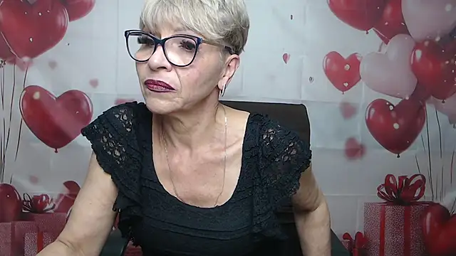 Snapshot of EllaBonito chatting on 05-19-26, 05:47 EllaBonito online show from 05-19-26, 05:47
