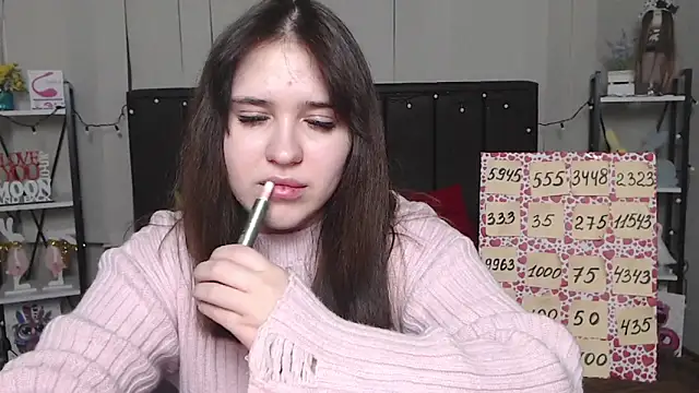 LauraHlot online show from 02-07-25, 04:27