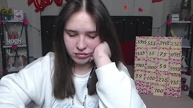 LauraHlot online show from 03-06-25, 06:59