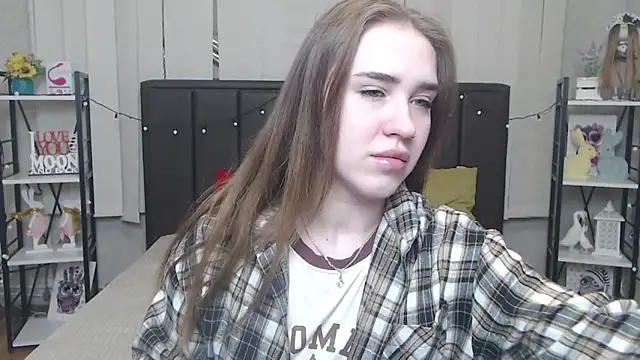 LauraHlot online show from 10-19-25, 05:52