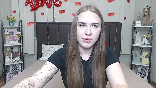 LauraHlot online show from 04-04-26, 05:32