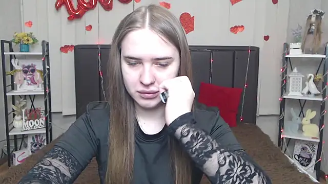 LauraHlot online show from 04-30-26, 06:09