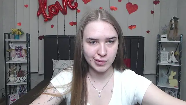 LauraHlot online show from 05-01-26, 05:39