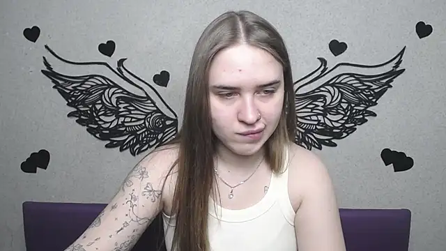 LauraHlot online show from 05-06-26, 05:46