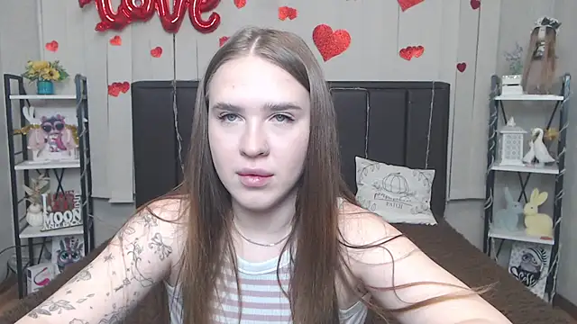 LauraHlot online show from 05-08-26, 05:29