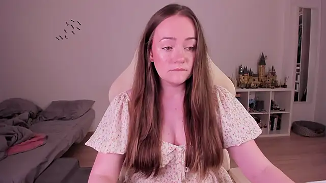 Snapshot of WalkingGirl chatting on 11-06-25, 08:32 WalkingGirl online show from 11-06-25, 08:32