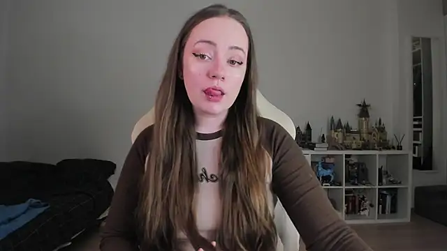 WalkingGirl online show from 02-11-26, 11:32