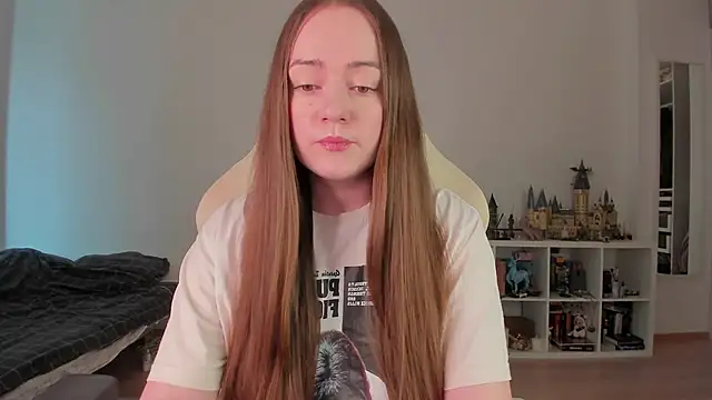 WalkingGirl online show from 03-20-26, 08:30