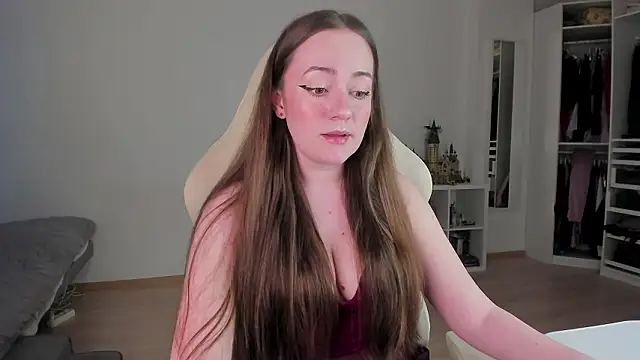 WalkingGirl online show from 03-27-26, 04:18