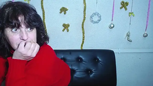 LuciaMii online show from 12-28-24, 12:15