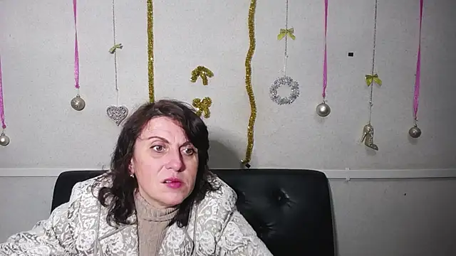 LuciaMii online show from 01-15-25, 05:58