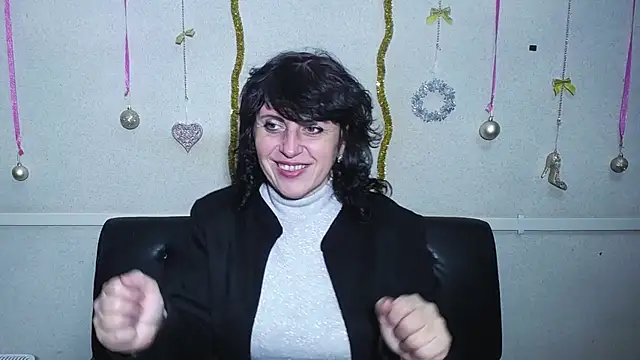 LuciaMii online show from 01-18-25, 06:10