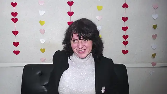 LuciaMii online show from 01-30-25, 06:10