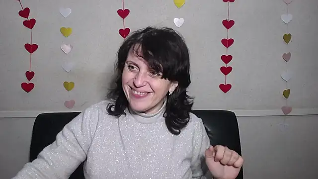 LuciaMii online show from 02-11-25, 06:11