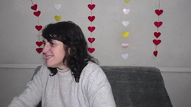 LuciaMii online show from 02-13-25, 06:16