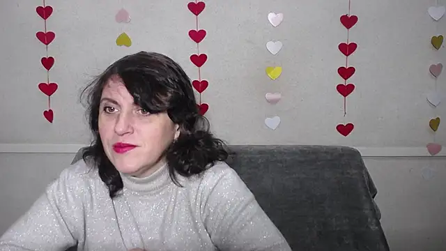 LuciaMii online show from 02-17-25, 06:04