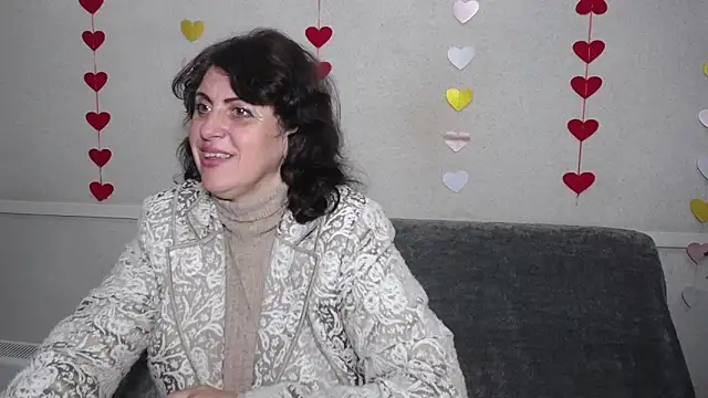 LuciaMii online show from 03-08-25, 06:10