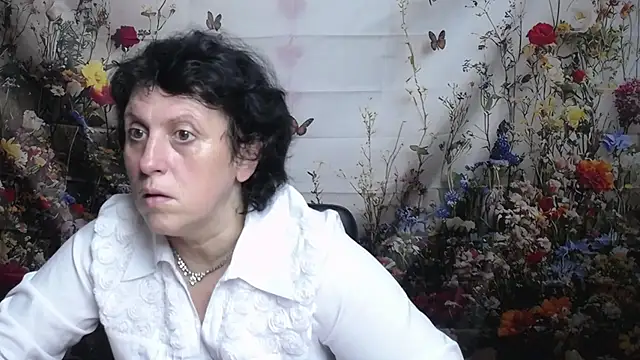 LuciaMii online show from 09-16-25, 05:08