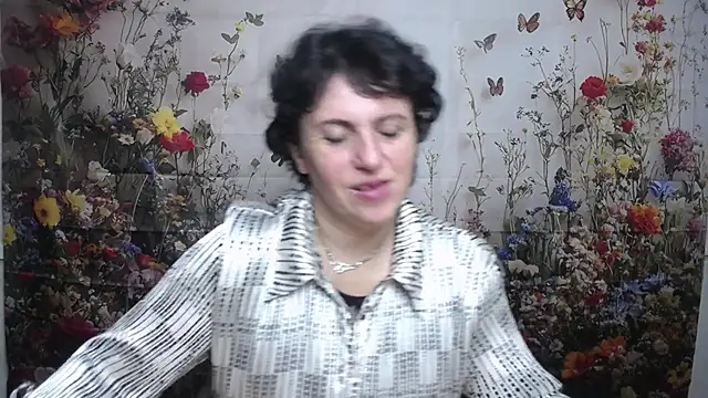 LuciaMii online show from 09-22-25, 05:09